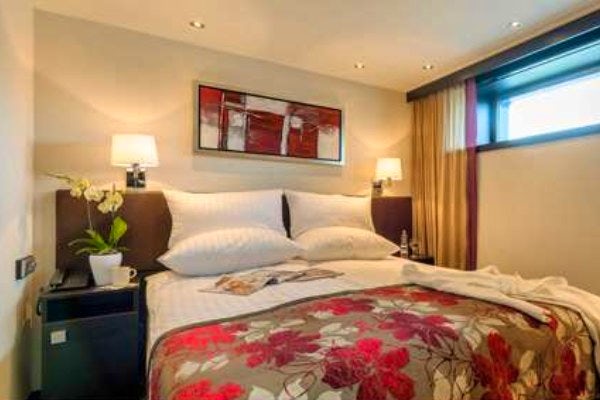 Deluxe Stateroom at the Avalon Tapestry II