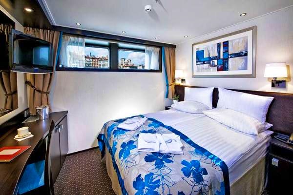 Deluxe Stateroom at the Avalon Vista