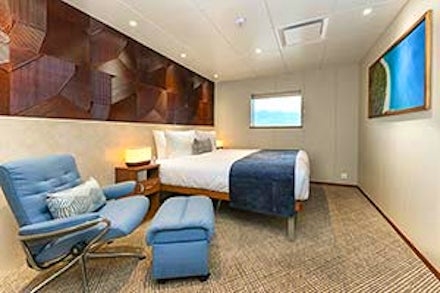 Promenade on the Coral Geographer