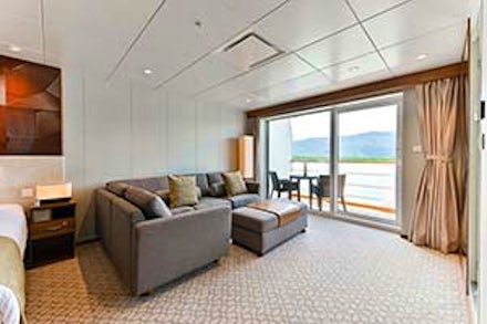 Suite on the Coral Geographer