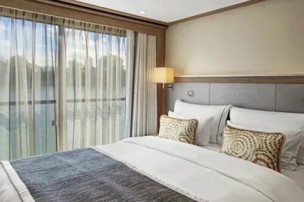 SUITE on the Viking Halogi