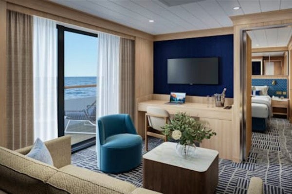 DELUXE SUITES at the Star Explorer