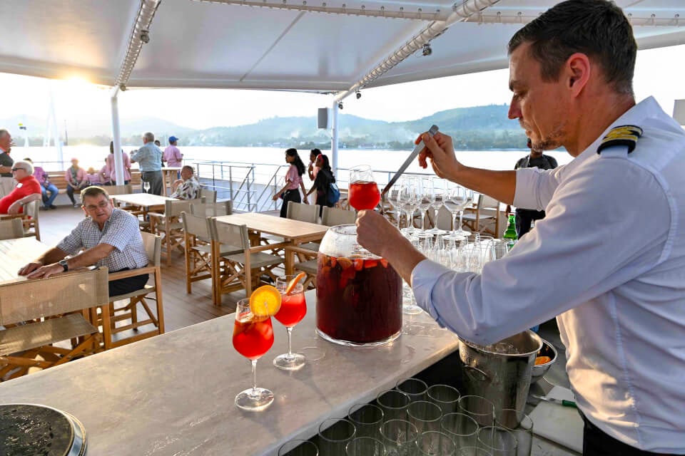 Bars with Coral Expeditions Cruises