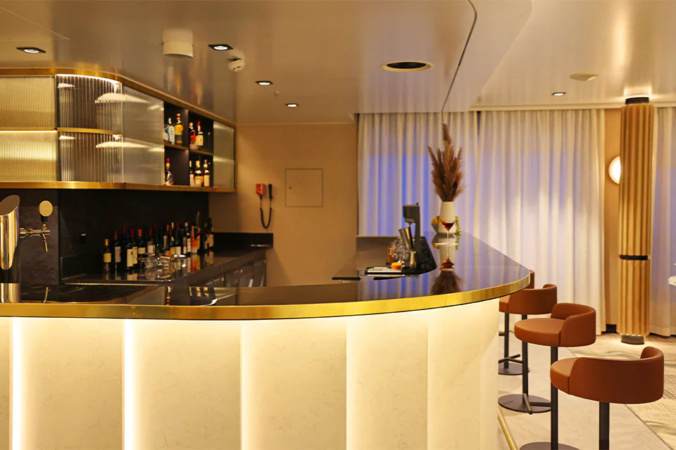 Bars with Swan Hellenic