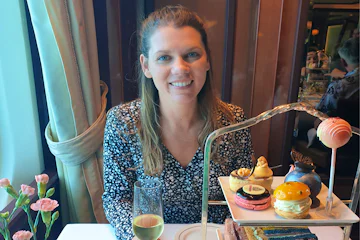 Jen sails aboard Queen Elizabeth