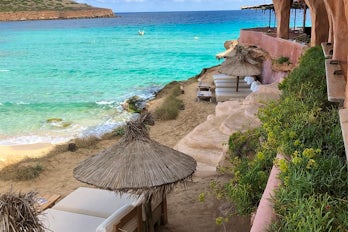 Image of Jenny & Janelle explore Virgin Voyages and the Irresitable Med!