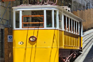 Jo and Kelly Wind Along the Douro with Viking