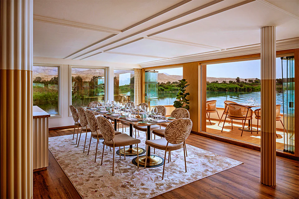 Dining on the AmaLilia