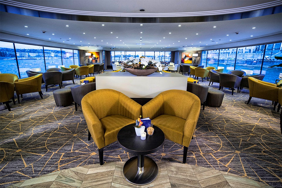 Entertainment on the Avalon Envision