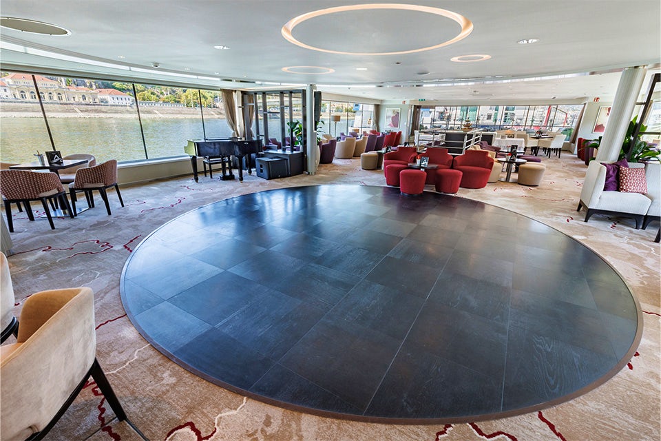 Entertainment on the Avalon Illumination