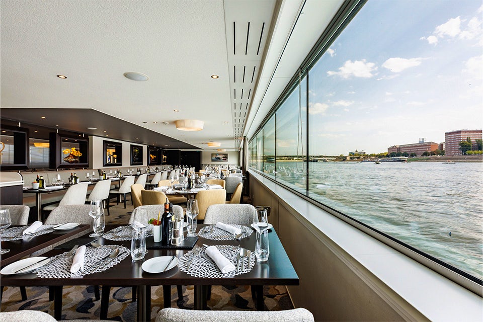 Dining on the Avalon Impression