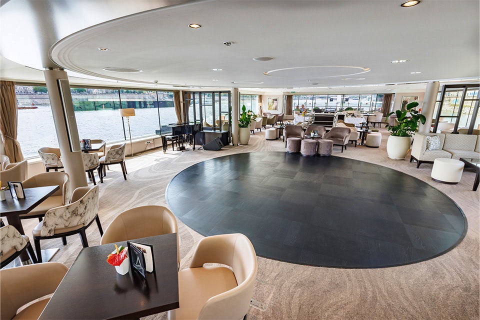 Entertainment on the Avalon Impression