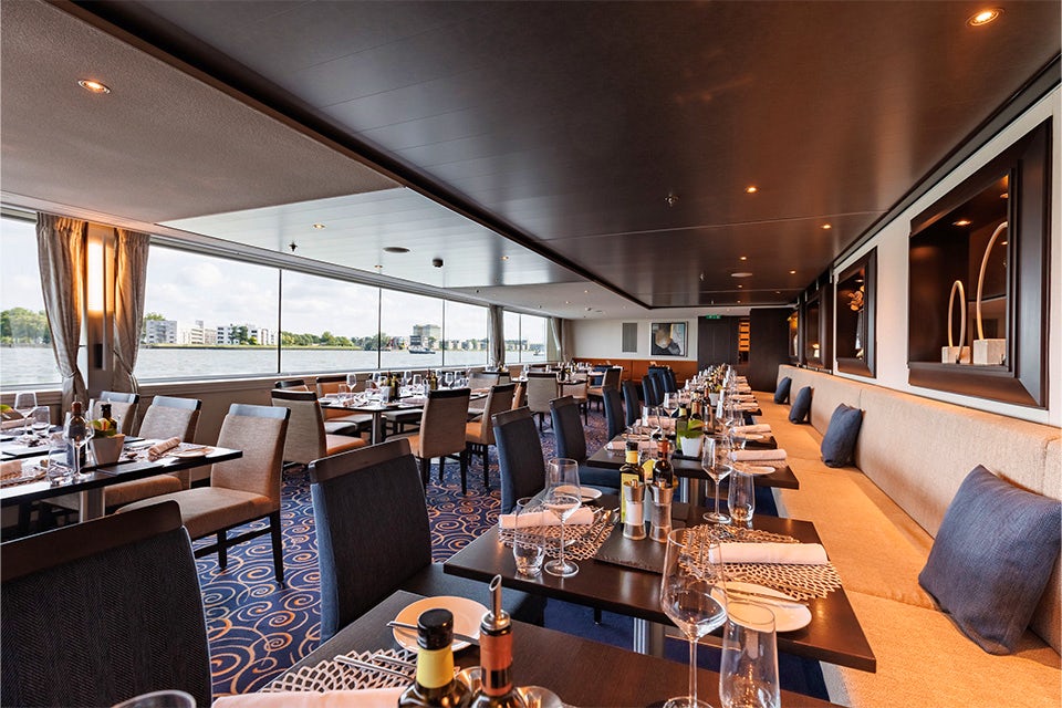 Dining on the Avalon Panorama