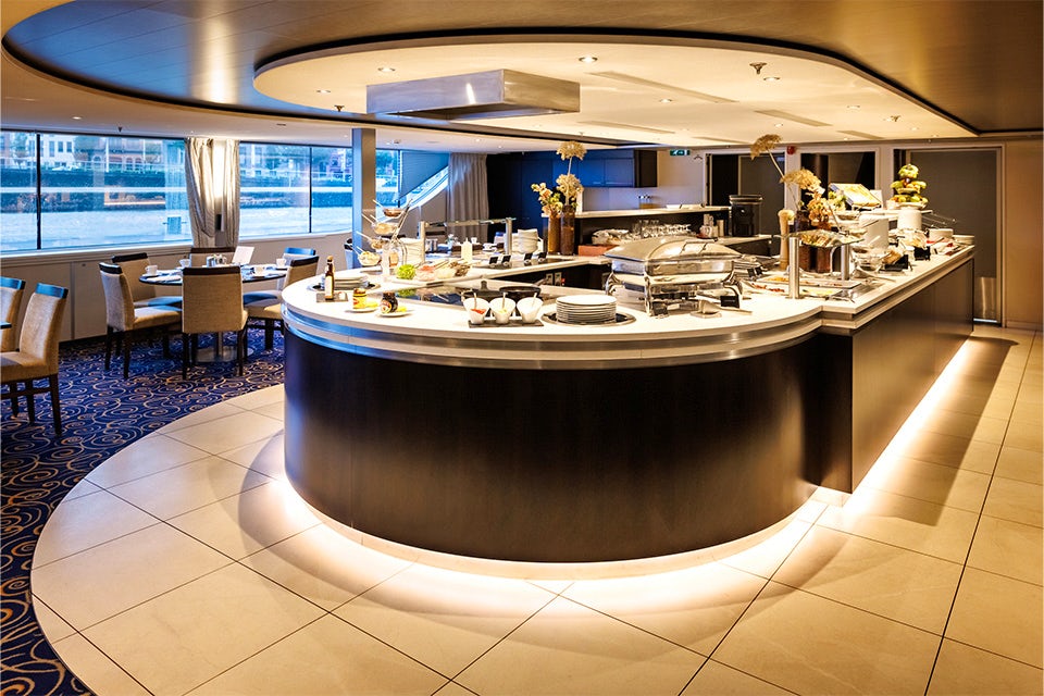 Dining on the Avalon Panorama