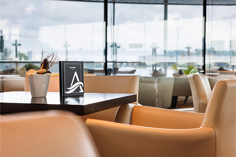 Bar on the Avalon Vista