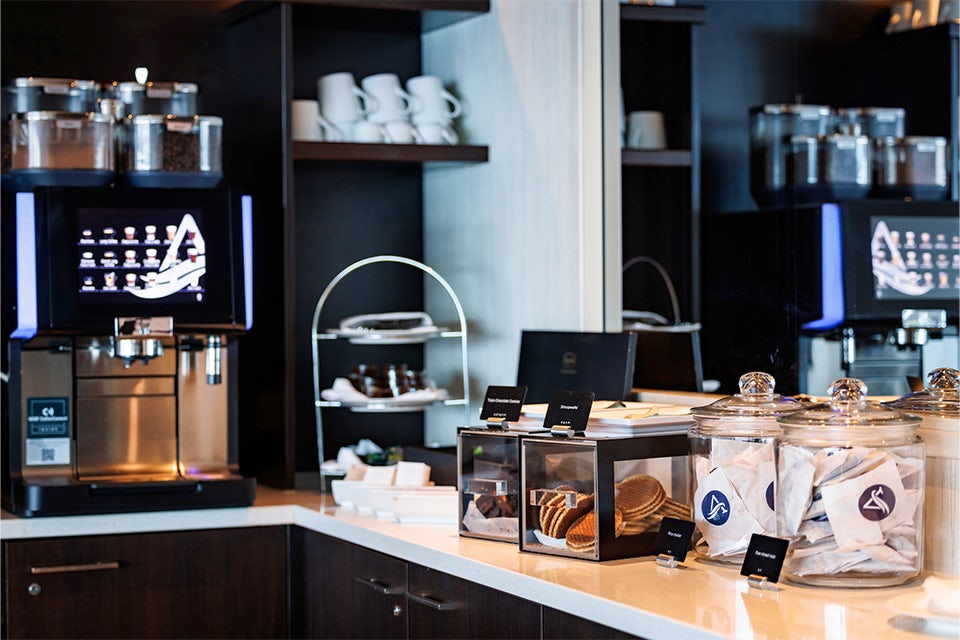 Bar on the Avalon Vista