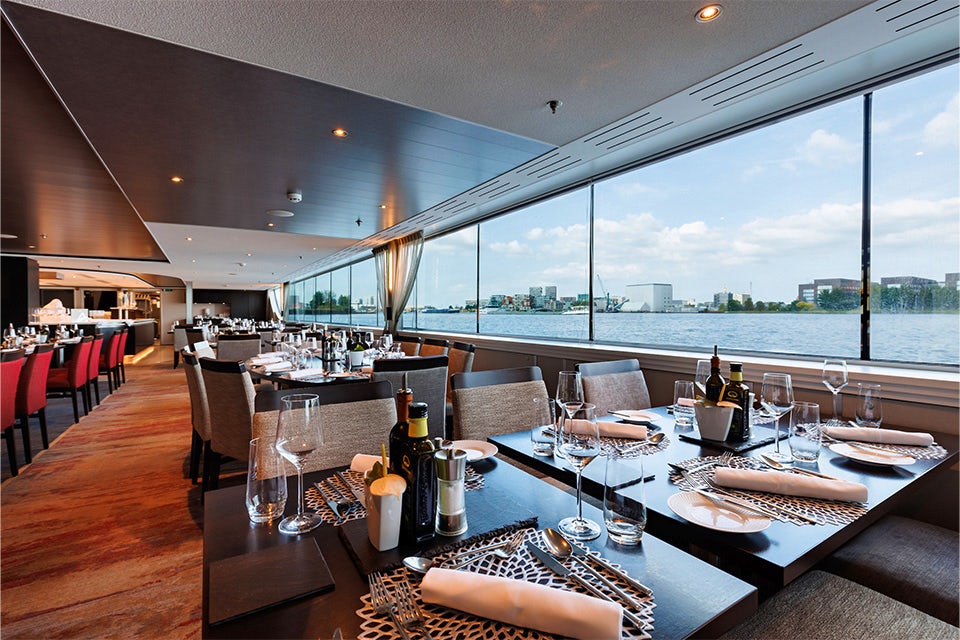 Dining on the Avalon Vista