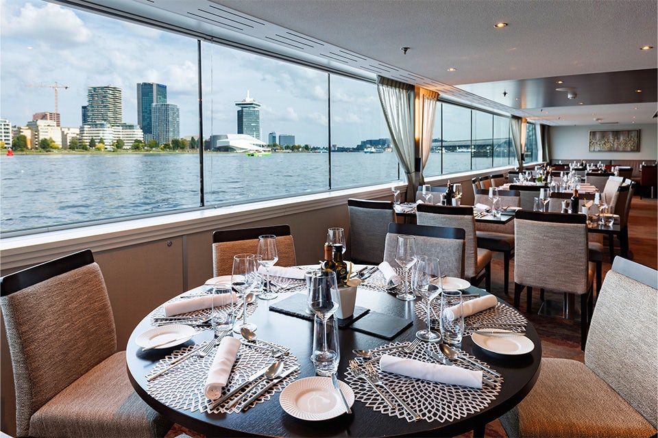 Dining on the Avalon Vista