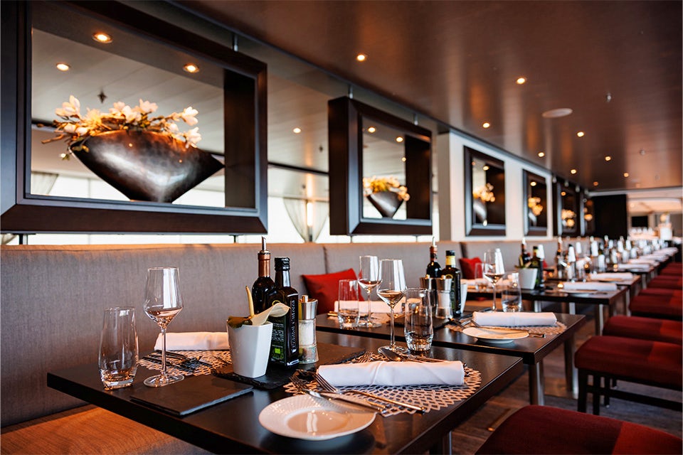 Dining on the Avalon Vista