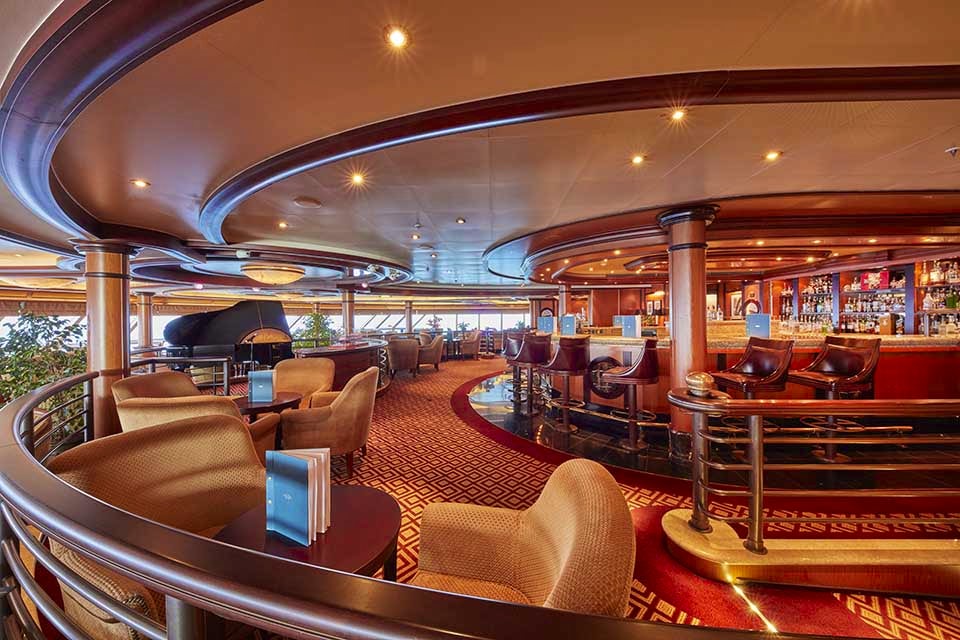 Bar on the Queen Mary 2