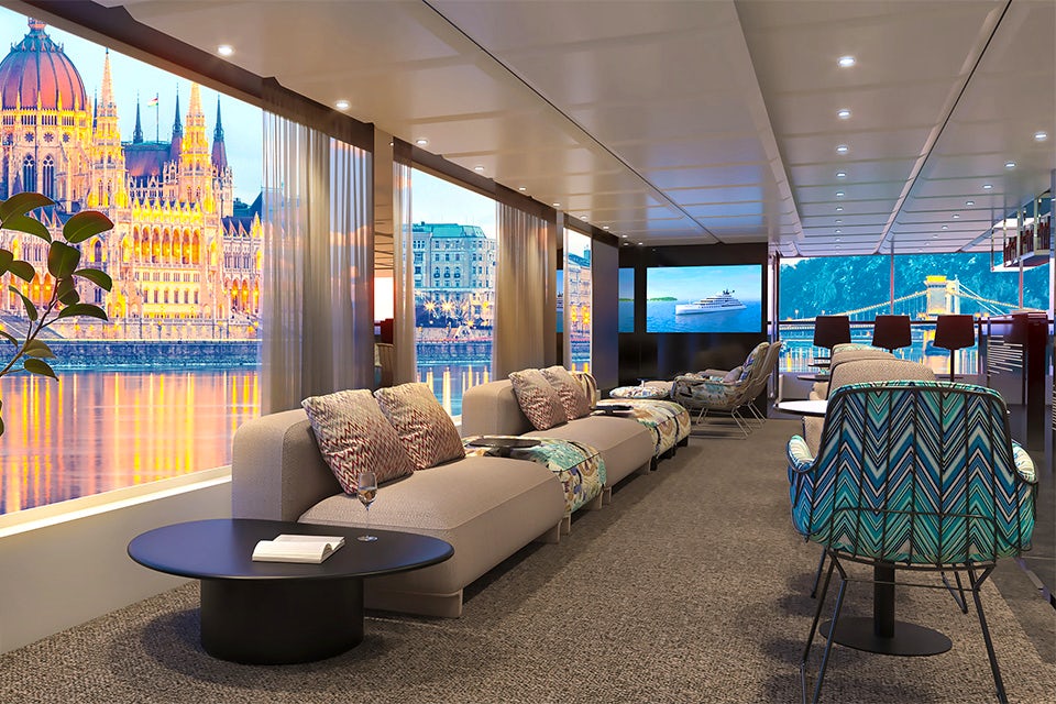 Bar on the Emerald Astra