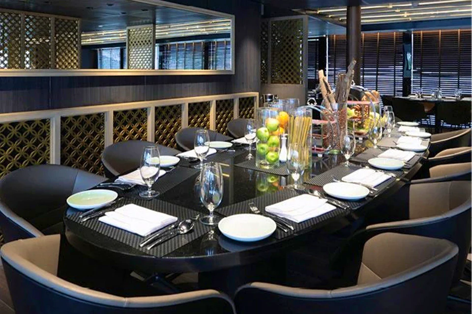 Dining on the Emerald Harmony