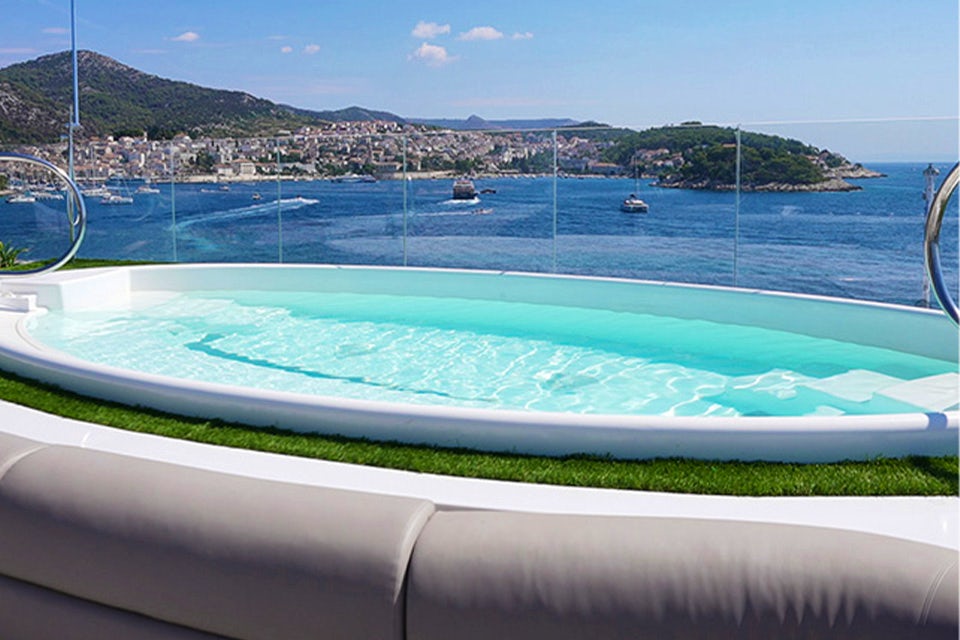 Activities on the Emerald Azzurra