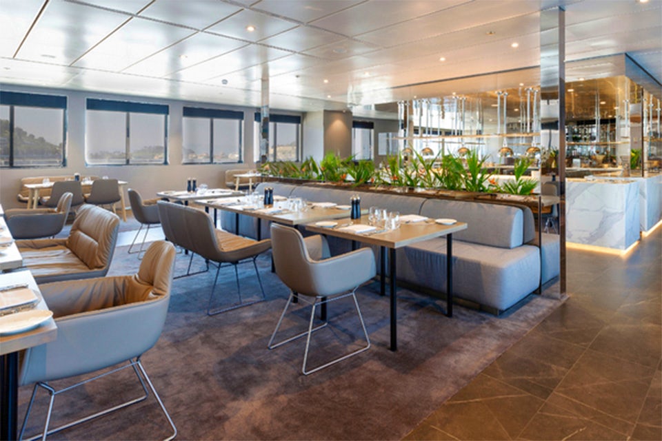 Dining on the Emerald Azzurra