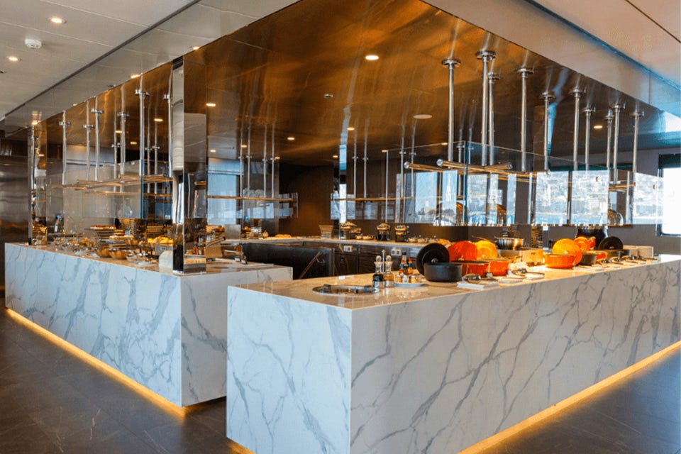 Dining on the Emerald Azzurra