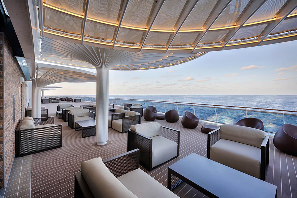 Bar on the MSC World Atlantic