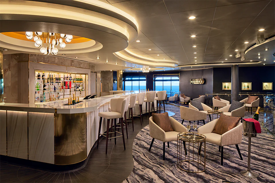 Bar on the Norwegian Spirit