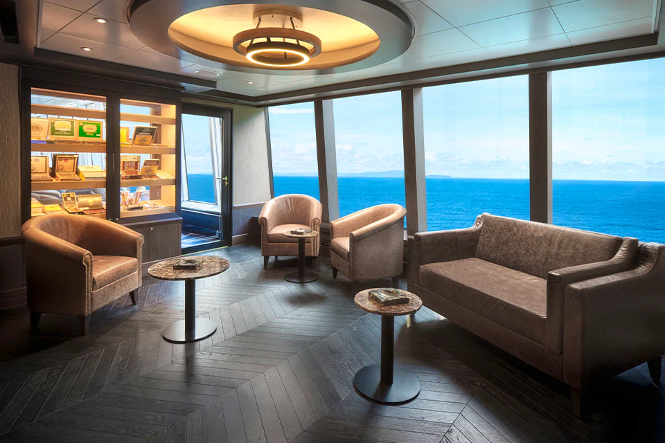 Bar on the Norwegian Spirit
