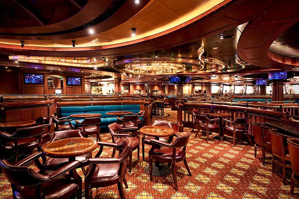 Bar on the Discovery Princess