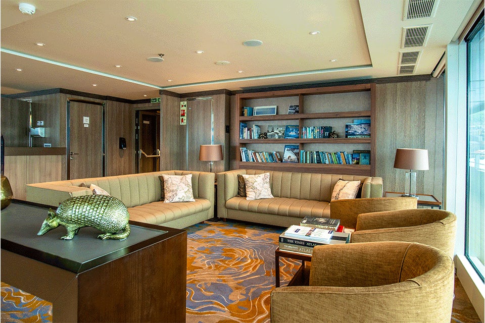 Bar on the World Explorer