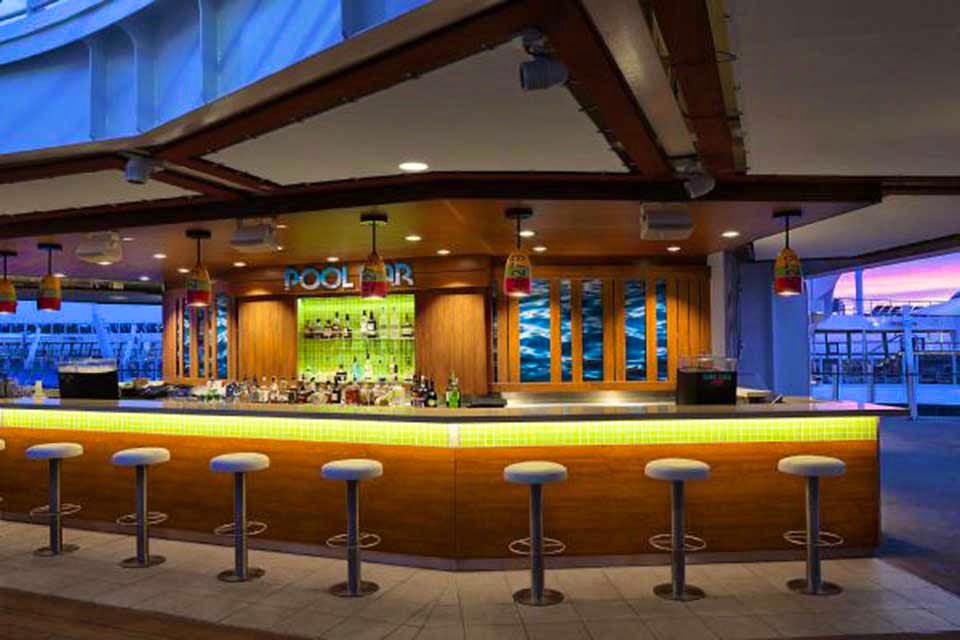 Bar on the Enchantment of the Seas