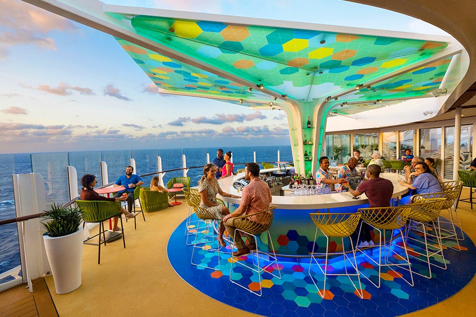 Bar on the Icon of the Seas