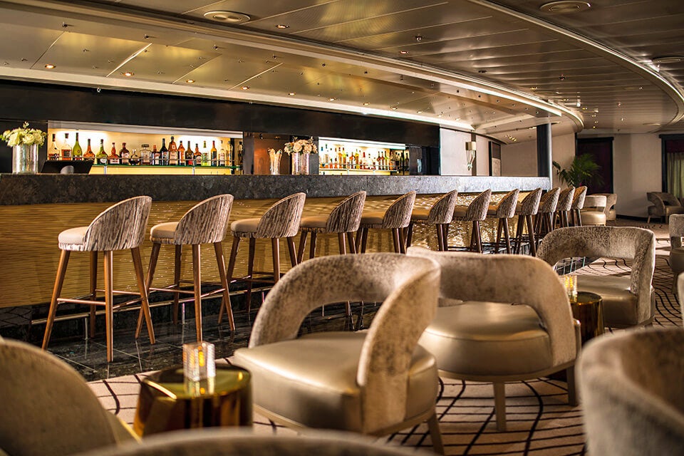 Bar on the Seven Seas Navigator