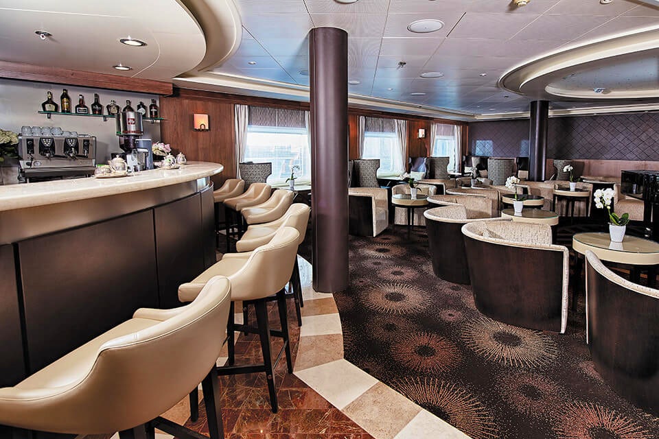 Bar on the Seven Seas Navigator