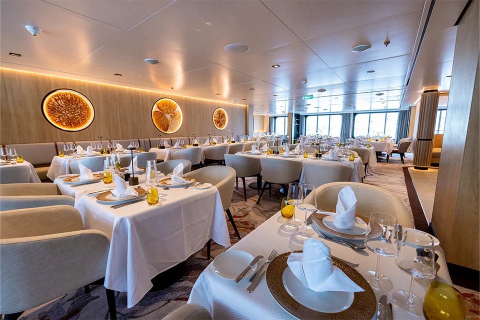 Dining on the SH Minerva