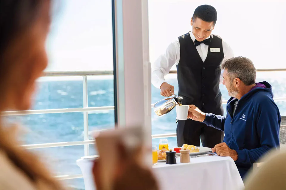 Dining on the SH Minerva