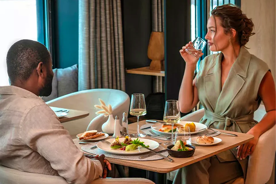 Dining on the SH Minerva