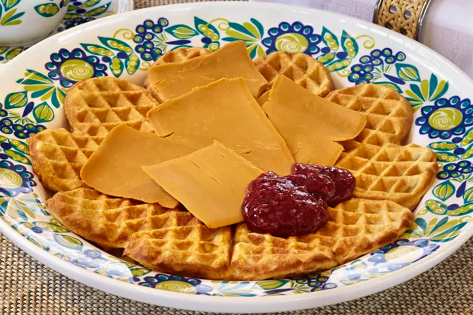 Dining on the Viking Mira