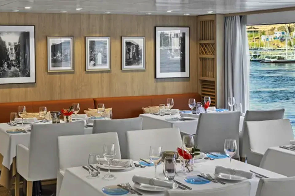 Dining on the Viking Amun