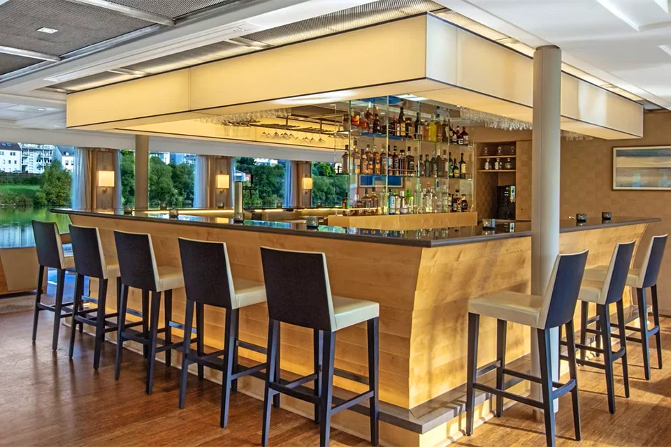 Bar on the Viking Halogi