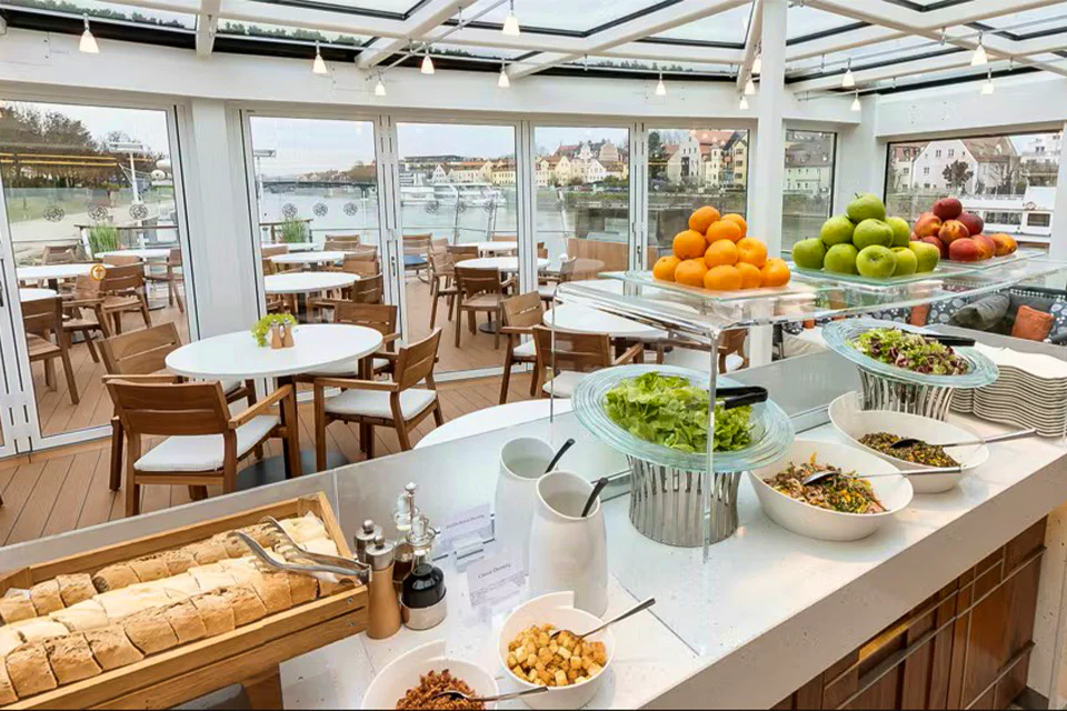 Dining on the Viking Halogi