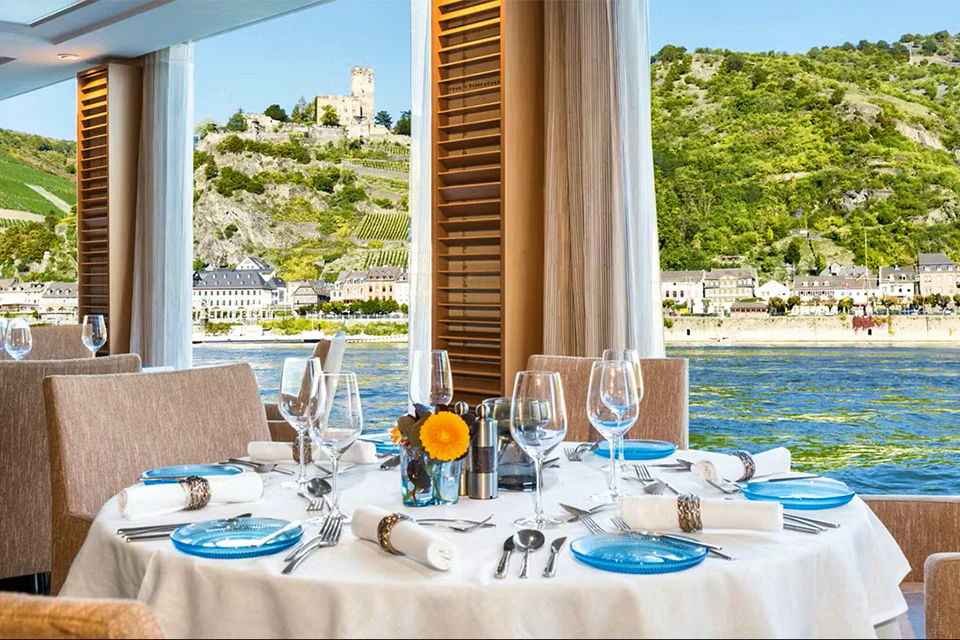 Dining on the Viking Halogi