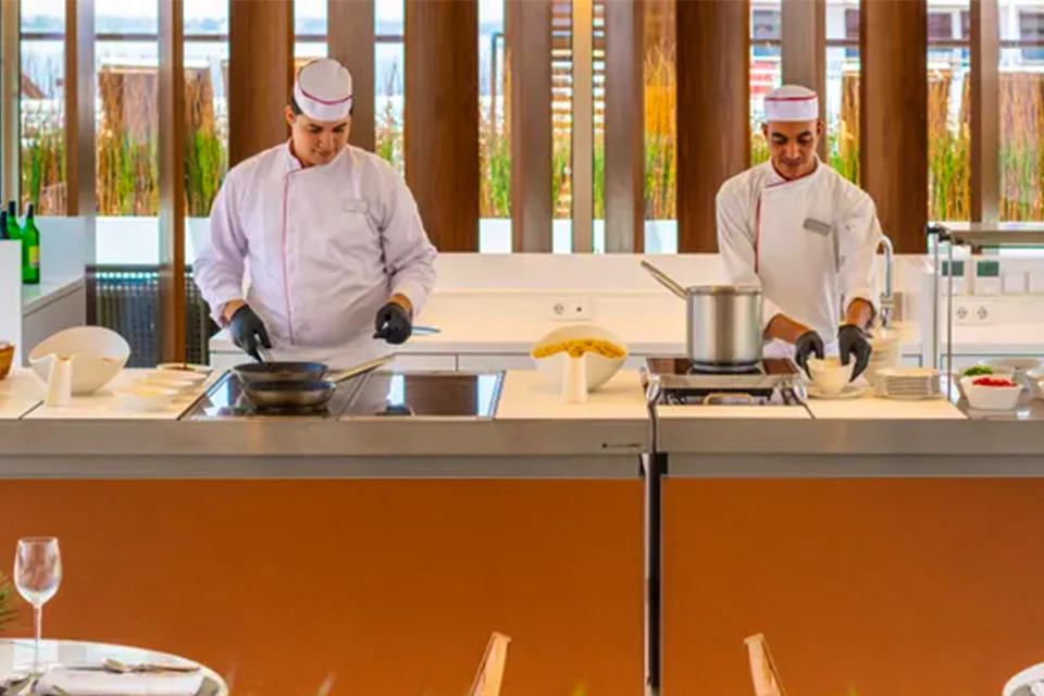 Dining on the Viking Ptah