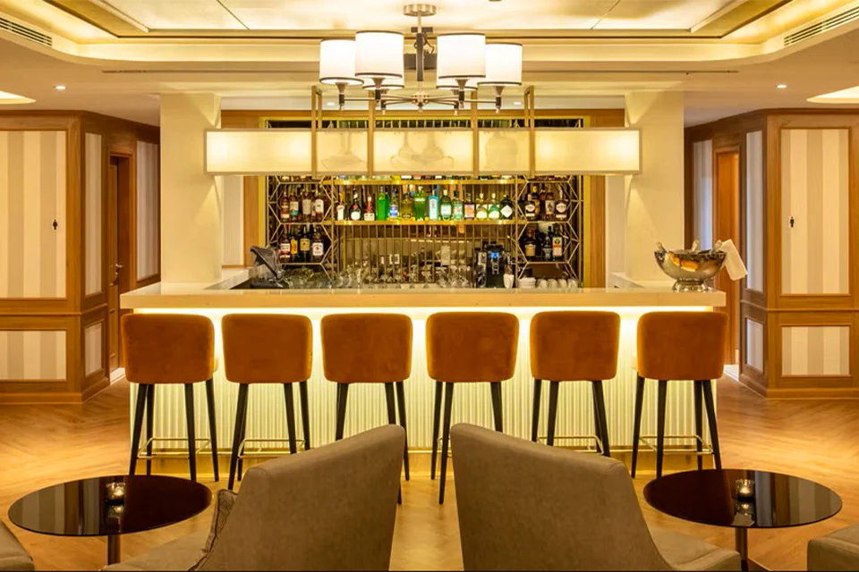 Bar on the Viking Tonle