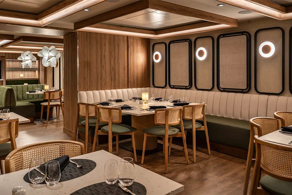 Dining on the Star Explorer